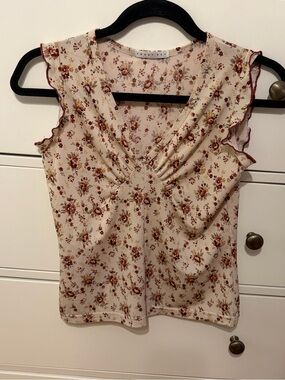 Smart Set Cream Floral Ruffle V-Neck Sleeveless Top